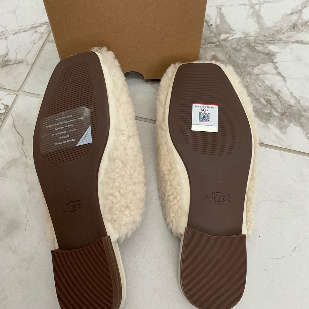 UGG - Picture 5 of 7